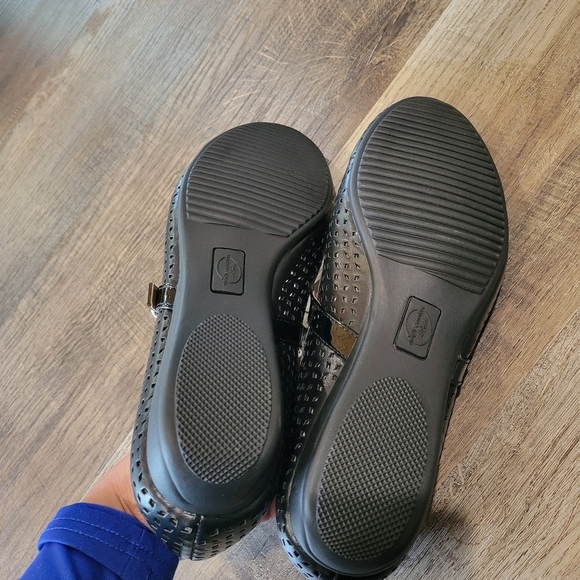 Life Stride Black Women's Shoes - Picture 7 of 8